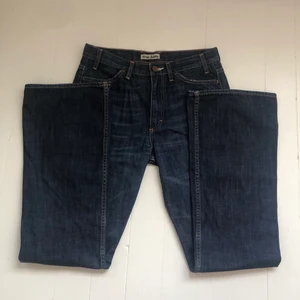 Acne Jeans - Jättesnygga Acne Jeans i storleken 30/32 som knappt är använda. Mid-rise/ high-rise beroende på hur lång man är.