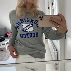 ⚡️Skitsnygg Scotch & Soda tröja⚡️ - En jätte snygg Scotch&Soda tröja⚡️Jätte populär och snygg. Tröjan är i stl M men passar mindre kropps typer också. Brukar bara tycka det är snyggt med stora eller oversize plagg⚡️⚡️