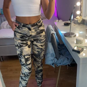 Byxor - Köpta från madlady för 500kr. aldrig använda 