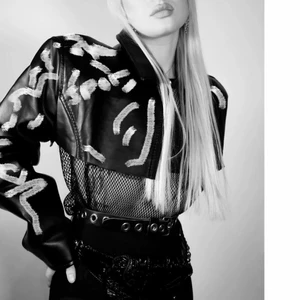 Målar jackor  - Jag målar din jacka i både mönster, färger eller olika motiv. Pris kan diskuteras! 🌬🔮💅🏼