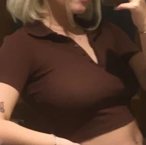 Topp från zara - Brun topp från Zara, använd fåtal gånger, frakt tillkommer:)