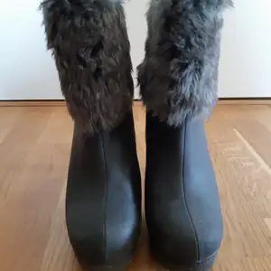 Black boots with imitation fur for warmth. As good as new. Bought in Spain.