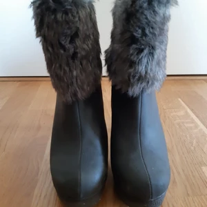 Black boots from spain - Black boots with imitation fur for warmth. As good as new. Bought in Spain.