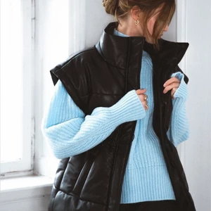 LxA Väst  - Säljer nu en väst från LxA i strl M. BUD‼️‼️ minst pris 900