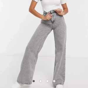 stravadius wide leg jeans - storlek 34, helt oanvända