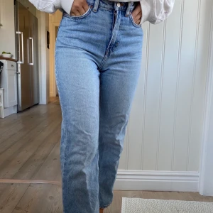 Weekday Jeans Voyage - Jeans från weekday i stl 24/26 i modellen voyage. Knappt använda 