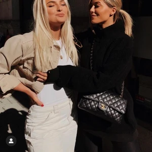 Beige jeansjacka - Säljer min jeansjacka från Gina Tricot🤎🤎