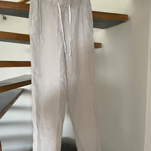 Linnebyxor - Beige linnebyxor från h&m, använd bara 2 gånger