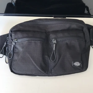 Dickies väska  - Dickies väska helt okej skick nypris 399, mitt pris 150 då den är lite använd!