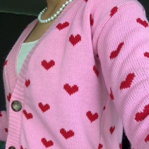 Gulligkofta - Supersöt kofta som inte kommer till användning. Den är i storlek S/M. Köparen står för frakten!