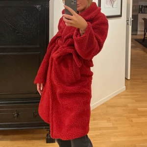 Teddykappa  - Teddykappa från Nelly i strl M!❤️ sparsamt använd. Köparen står för frakt 