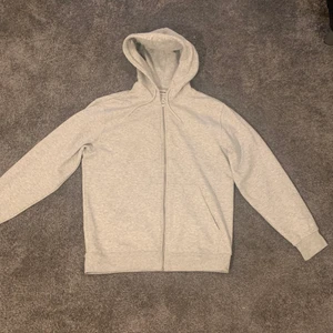 Weekday zip hoddie  - Weekay zip hoddie. Inga defekter alls helt som ny. cond 9,5 / 10     