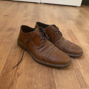 Snörskor  - Använda men gott skick. Storlek 41 men relativt stora. Ny pris 800