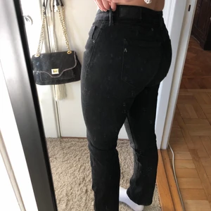 Replay Jeans - Low-midrise, raka svarta jeans. Nypris 1600kr. Aldrig använda.