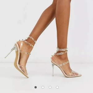 Klackskor - Aldrig använda klackskor. 