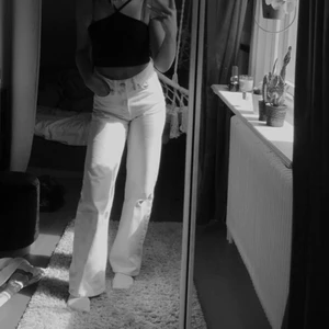 Vita jeans - Ett par jätte fina vita jeans💗 köparen står för frakten 