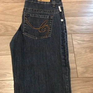 Jeans  - Mörka jeans från KappAhl i strl 158. Använt skick. Köparen står för eventuell frakt. 