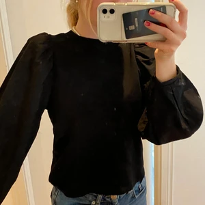 Tröja - Sweater med puffärmar 