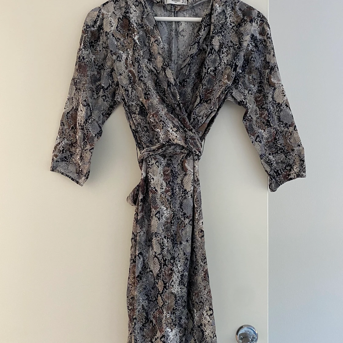 Ormmönstrad klänning - 90