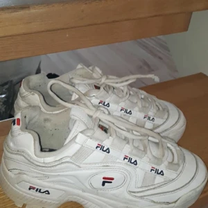 Fila skor stl 38 - Fila skor använt skcik men jätte snygga stl 38
