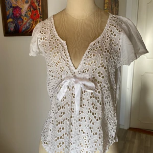 Odd Molly blus - Söt mjuk blus med korta ärmar från Odd Molly i storlek 1(S). 150kr eller högstbjudande 