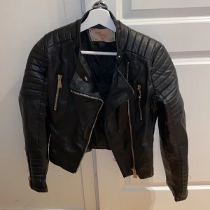 Chiquelle moto jacket - Fint skick