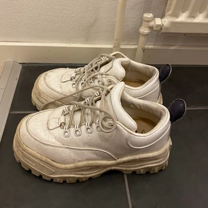 Eytys angel  - Säljer mina eytys angel i storlek 38. Nypris 2800kr. Mitt pris 600. 