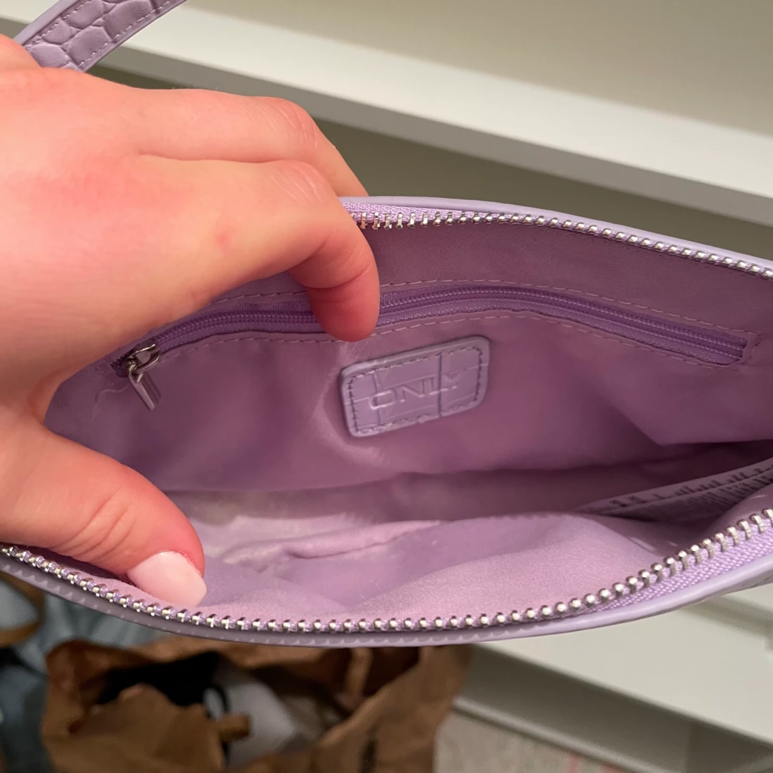 Lila axelväska från only - 91