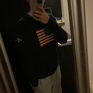 Gant tröja stickad storlek M - Gant tröja storlek M, bra skick men en liten fläck men den syns knappt, den har några år på nacken så man tänker på det😀