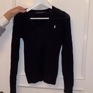 Ralph Lauren tröja - Blå/Svart tröja Ralph Lauren i storlek XS.