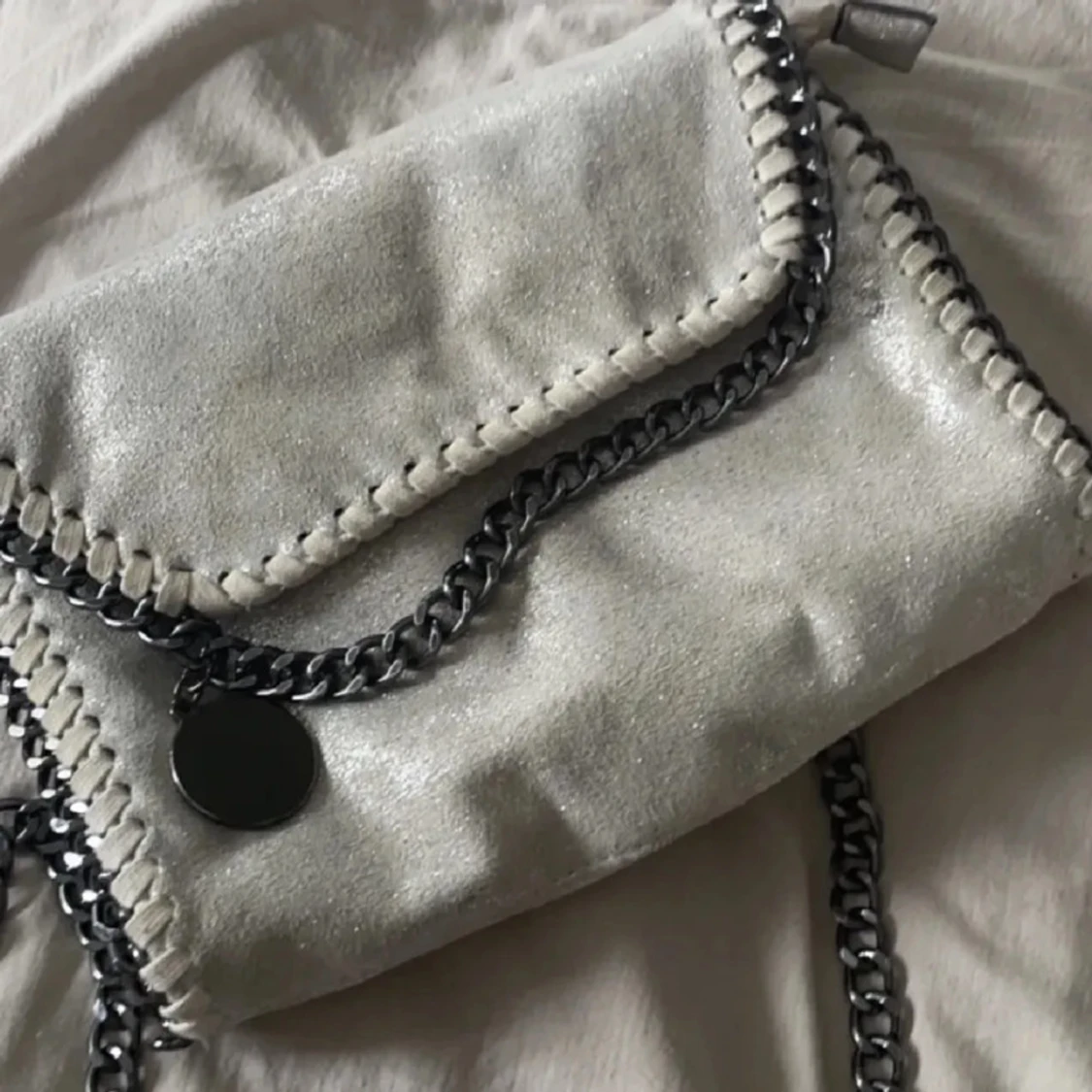  axelväska med kedjedetaljer - 2