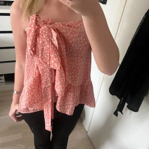 Blommig tubtopp - Supersöt tubtopp, perfekt för sommarn🫶🤍🤍