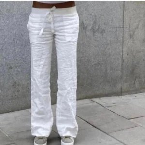 Alobha linnebyxor  - SUPER snygga i storlek M, är den första varianten! Så inte dem som är väldigt breda i modellen ❤️ exakt som på bilden!!