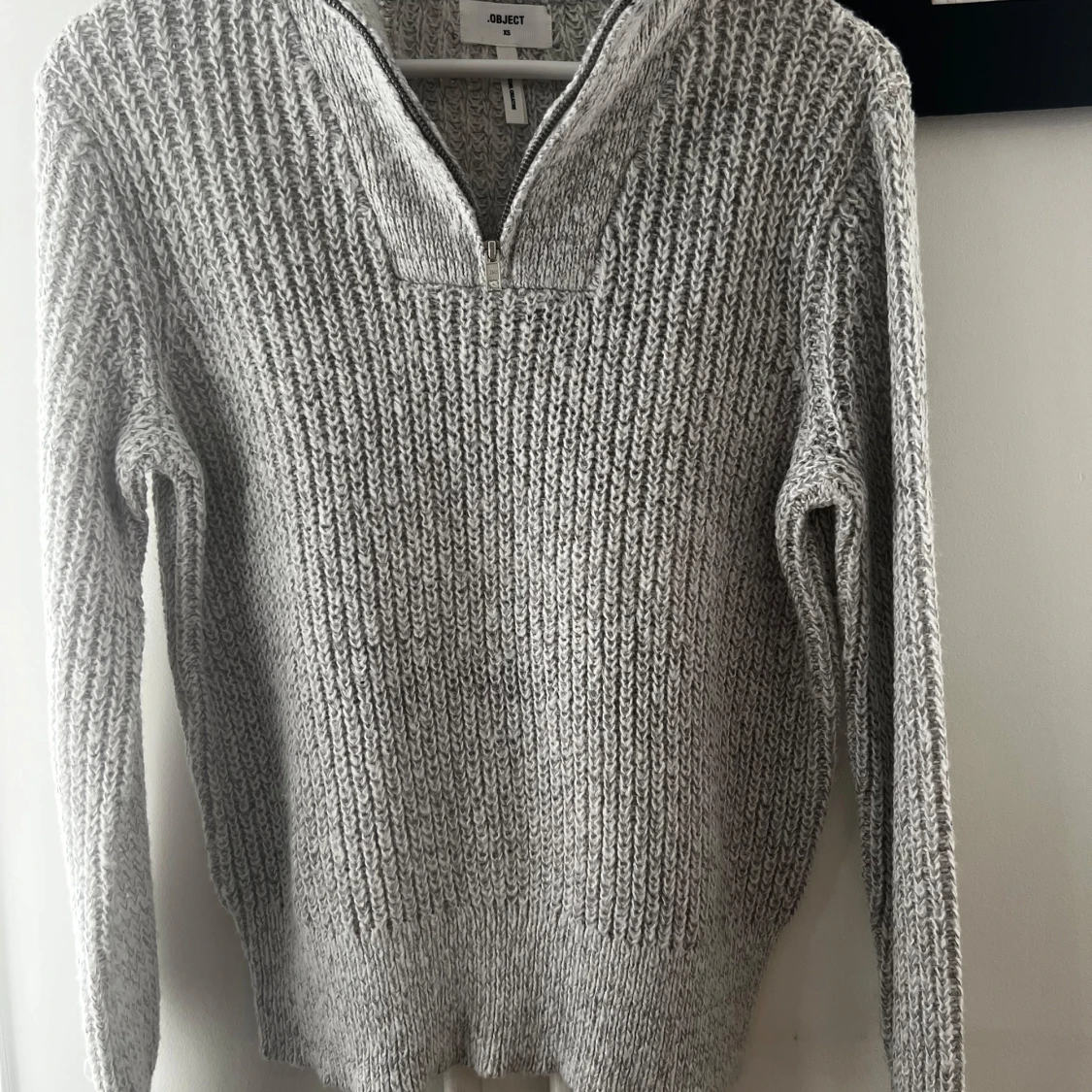 Grå stickad tröja med dragkedja från Object