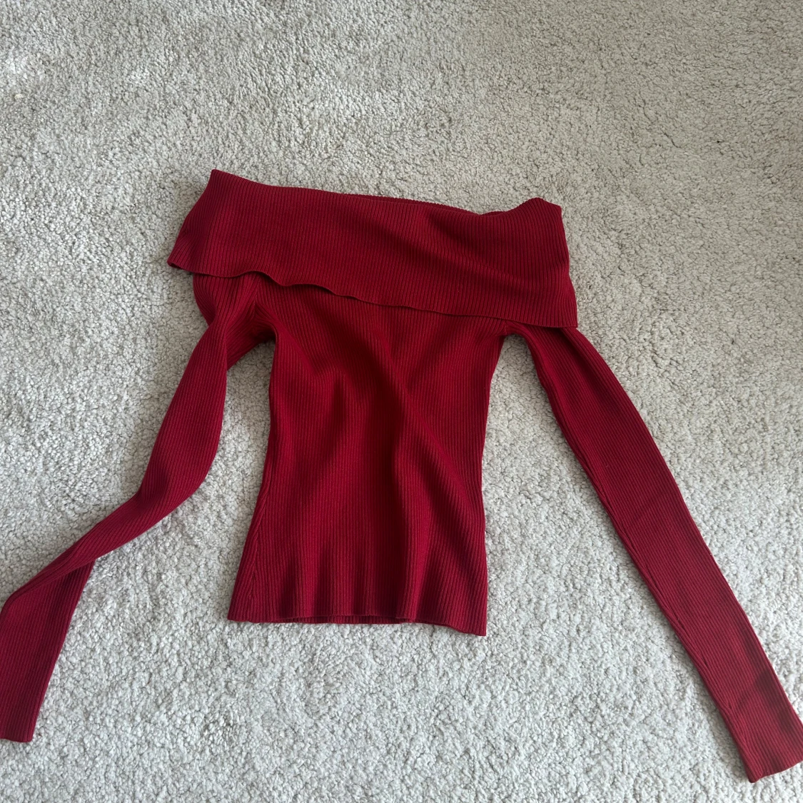 Röd offshoulder ribbad topp
