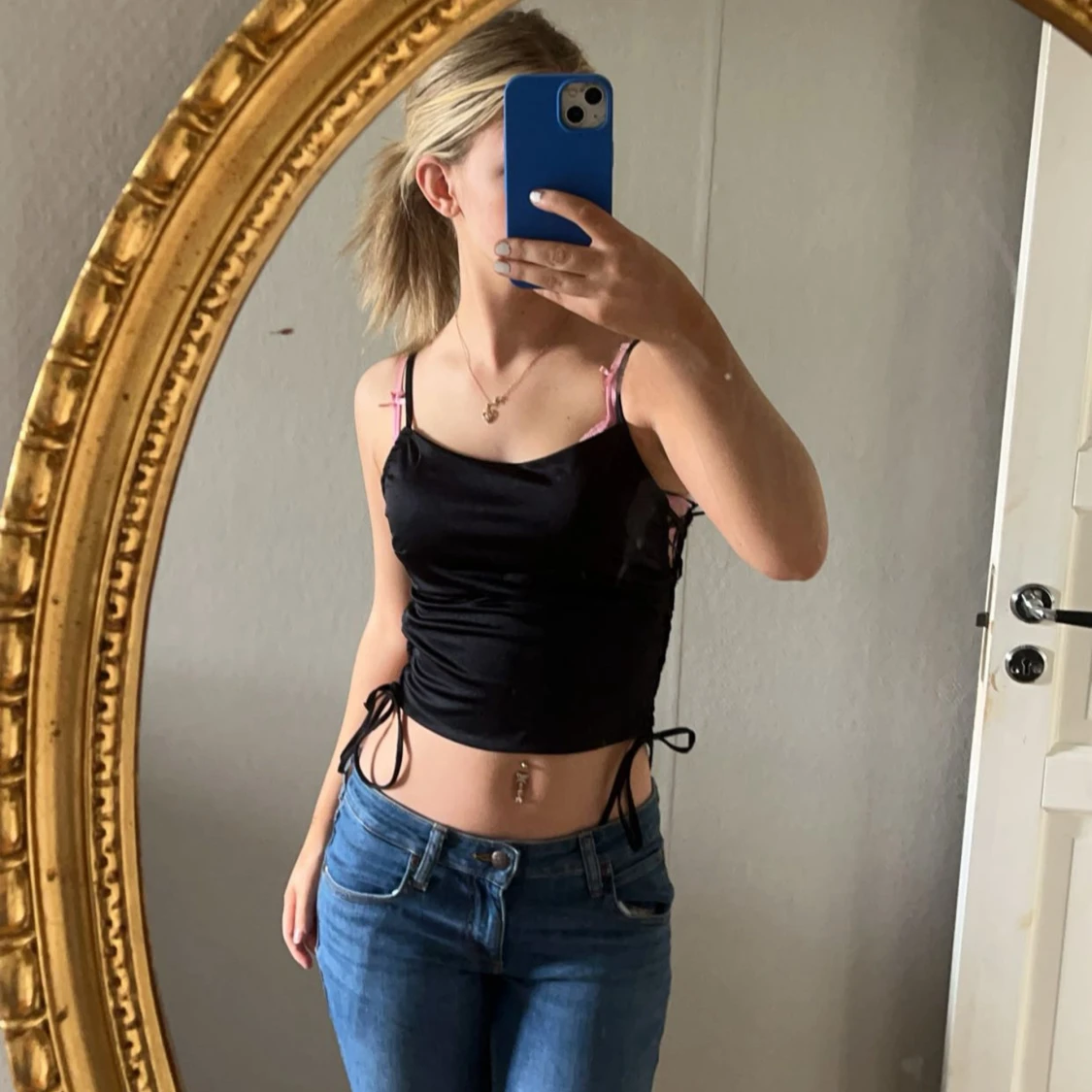 Svart croppad linnetopp med snörning