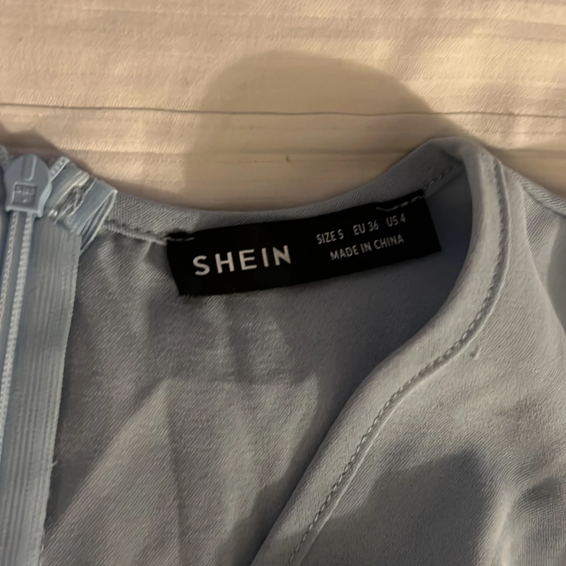 Ljusblå omlottklänning från SHEIN - 1