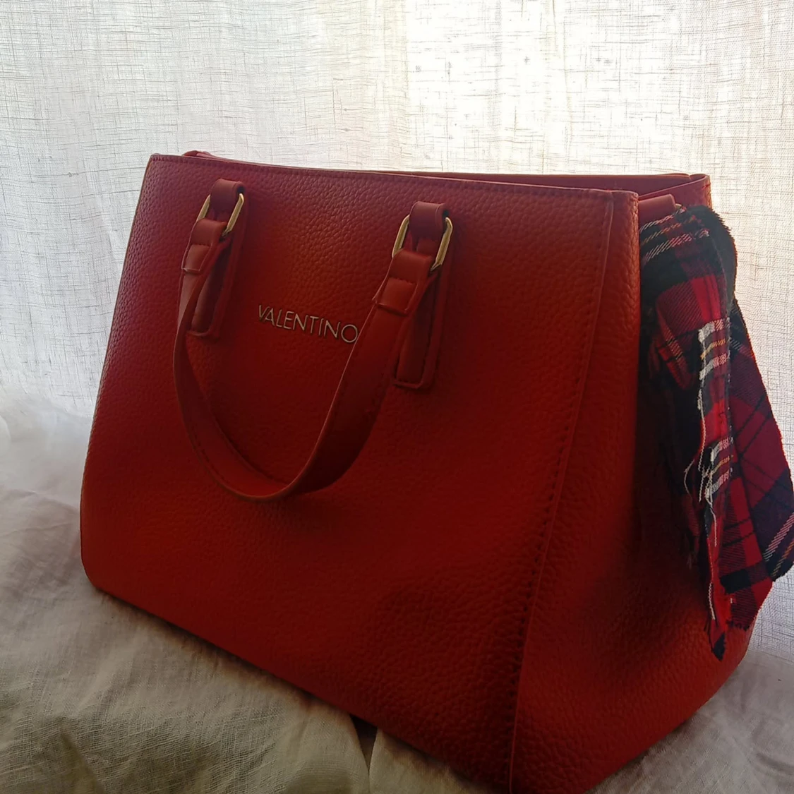 Röd handväska från Valentino