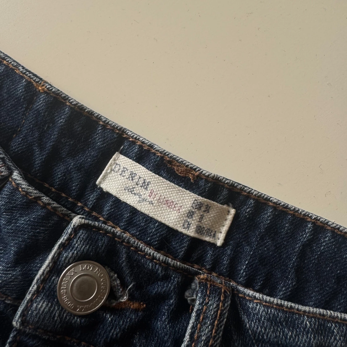 Mörkblå jeansshorts med fransar från One Teaspoon - 1