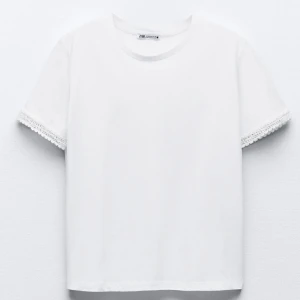 T-shirt - Superfin t-shirt med detaljer i ärmarna💗