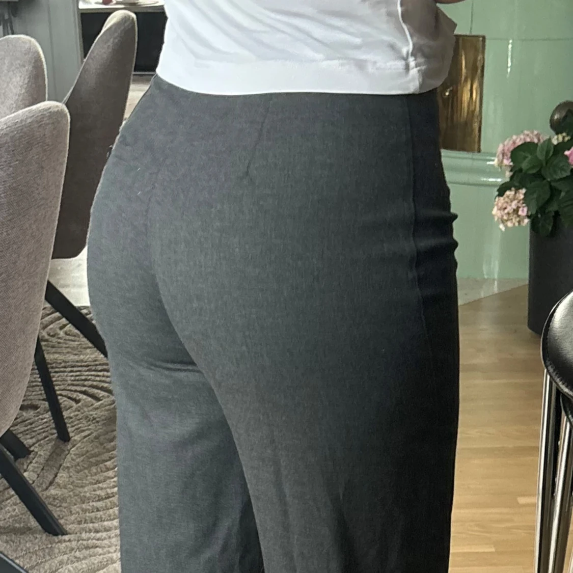Grå kostymbyxor med vida ben - 2