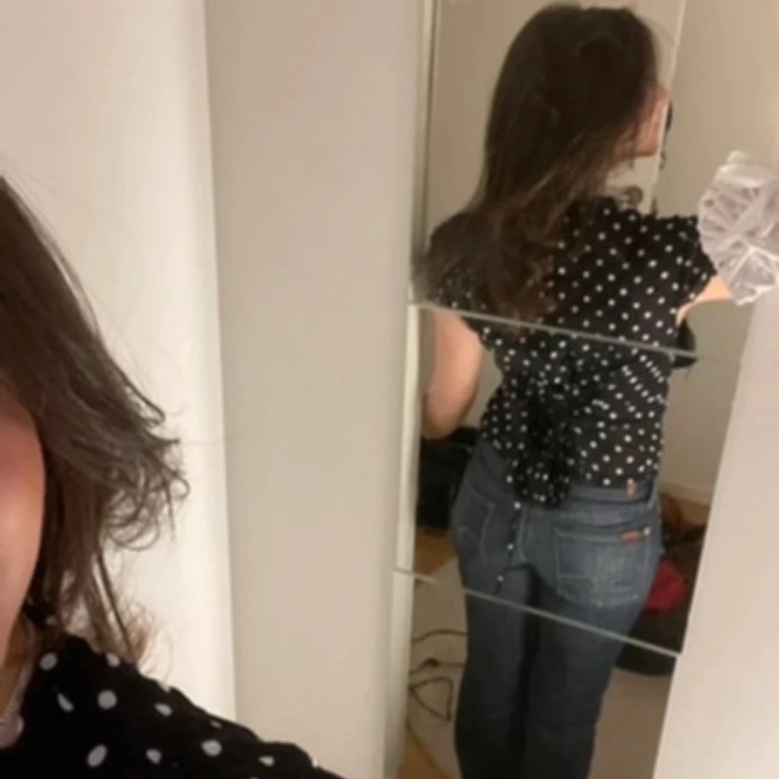 Söt prickig topp med knytning i ryggen💕 - 1