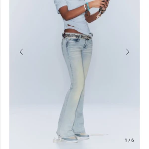 Ljusblå bootcut jeans - Ljusblåa bootcut jeans ifrån weekday cheap Monday med låg midja och klassiska fickor. Jeansen har en snygg tvätt och passar till många olika outfits. Storlek 26/32 