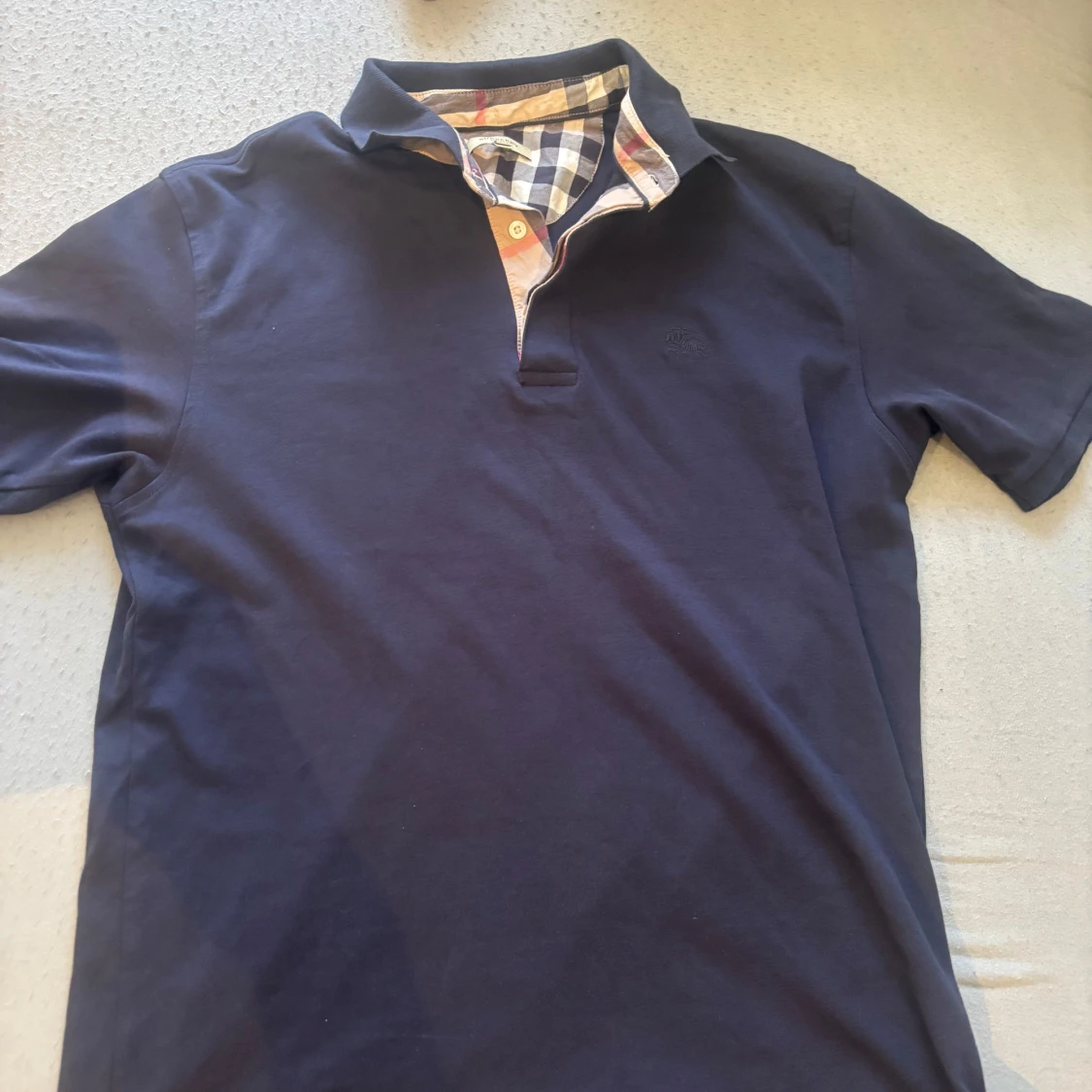 Mörkblå pikétröja från Burberry - 1