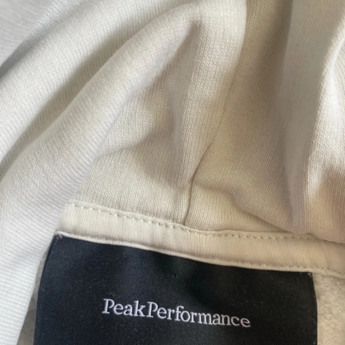 Vit hoodie från Peak Performance - 3