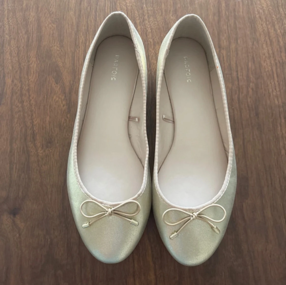 Guldiga ballerinaskor