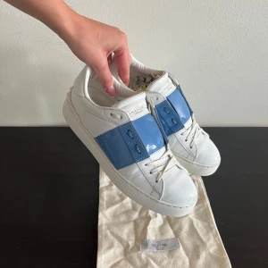 Valentino Open - Hej, Valentino open i bra skick med påse som tillkommer💞