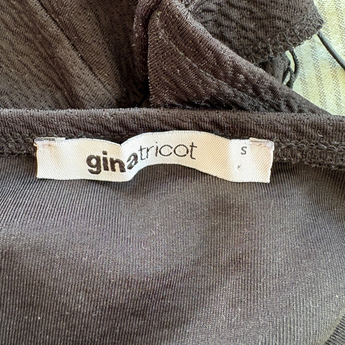 Svart croppad topp Gina Tricot - 2