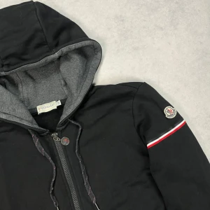 Moncler zip hoodie - – Condition: 9/10  – Retail price: 6000 + SEK  Please note that Moncler runs small, we recommend going up one size from your usual size.
