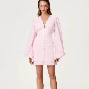 Ljusrosa kort Adoore klänning💞 - Superin rosa adoore klänning, helt slutsåld på hemsidan! Perfekt till sommaren💗